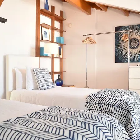 Architect-designed Loft In A Historic Hilltop Neighborhood * Lissabon
