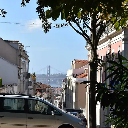Architect-designed Loft In A Historic Hilltop Neighborhood شقة Lisboa